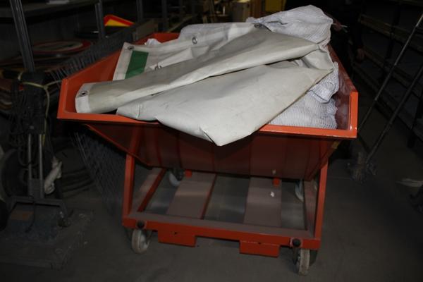 79#3918 Scaffalatura metallica con materiale da cantiere in vendita - foto 26