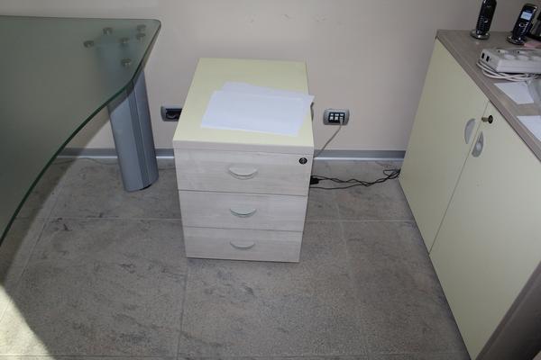 88#3918 Arredi e attrezzatura da ufficio in vendita - foto 3