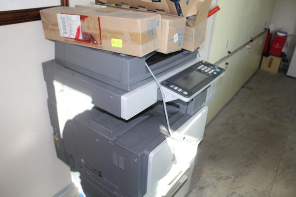 91#3918 Arredi e attrezzatura da ufficio in vendita - foto 7