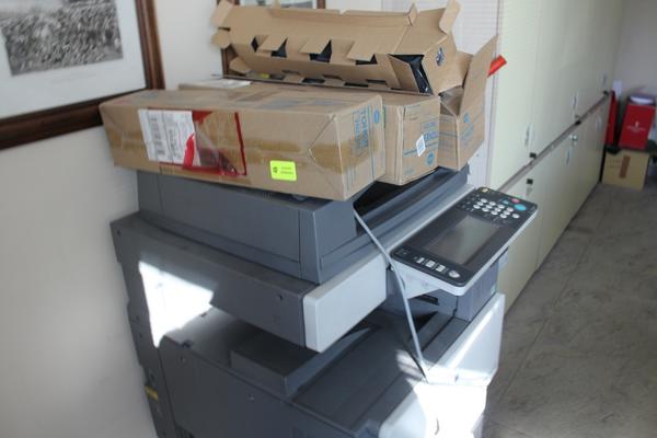 91#3918 Arredi e attrezzatura da ufficio in vendita - foto 9