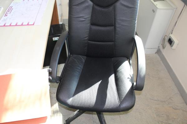 91#3918 Arredi e attrezzatura da ufficio in vendita - foto 22