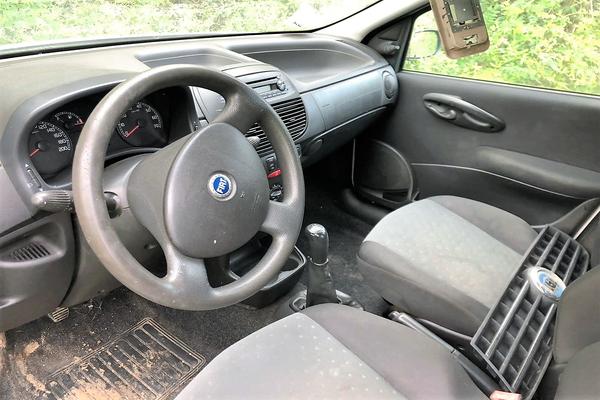 3#3933 Autoveicolo Fiat Punto in vendita - foto 5