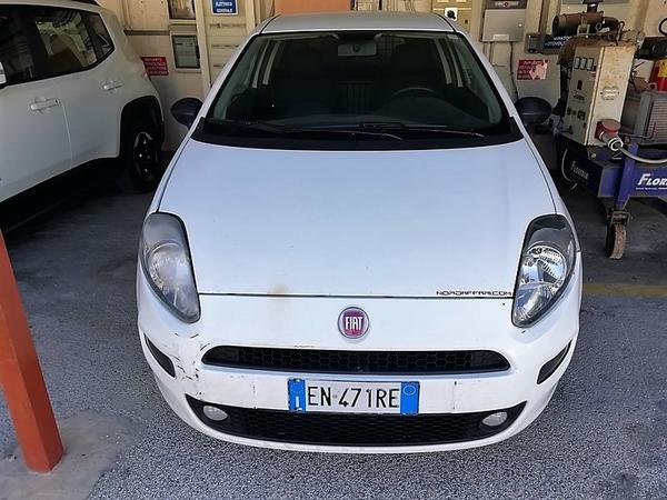 3#3949 Autocarro Fiat Punto Van in vendita - foto 2