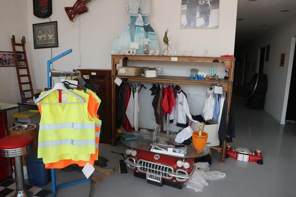 1#3994 Articoli di abbigliamento e complementi di arredo in vendita - foto 3