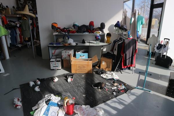 1#3994 Articoli di abbigliamento e complementi di arredo in vendita - foto 4
