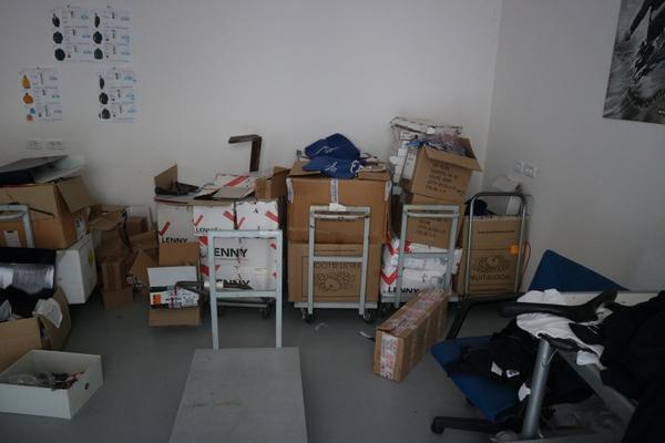 1#3994 Articoli di abbigliamento e complementi di arredo in vendita - foto 41