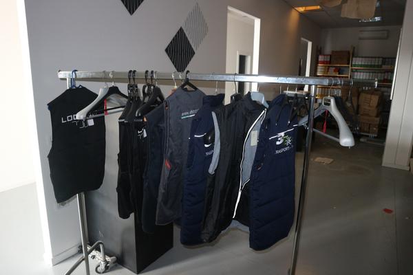 1#3994 Articoli di abbigliamento e complementi di arredo in vendita - foto 43