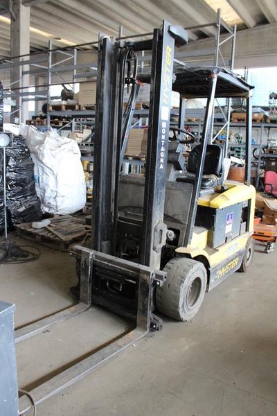 103#4006 Carrello Elevatore Hyster J2.00XM in vendita - foto 1