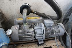 Vacuum pump - Lot 18 (Auction 4006)