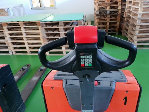 6#4009 Transpallet e accumulatore in vendita - foto 4