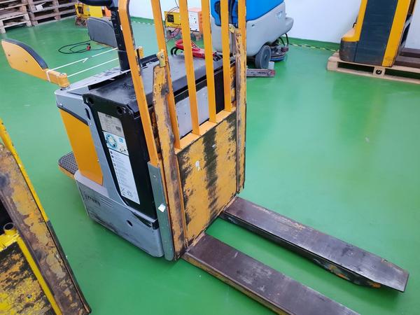 7#4009 Transpallet elettrico e carica batteria in vendita - foto 7