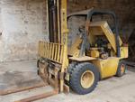 Image 2 - Caterpillar forklift - Lot 11 (Auction 4037)