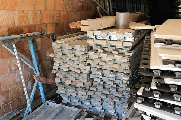 2#4052 Parti di ponteggio e materiale edile in vendita - foto 5
