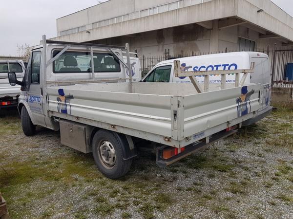 Lot Ford Transit 330 truck