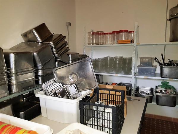 9#4092 Utensili da cucina e arredi ufficio in vendita - foto 3