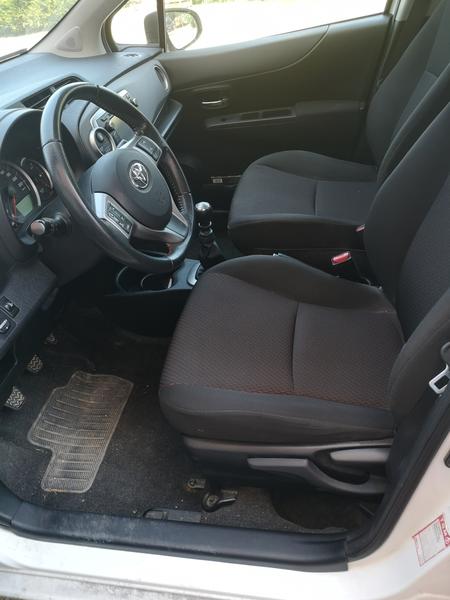 13#4107 Autoveicolo Toyota Yaris in vendita - foto 2