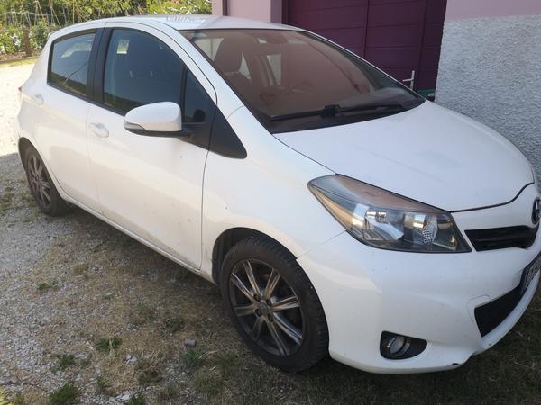 13#4107 Autoveicolo Toyota Yaris in vendita - foto 4