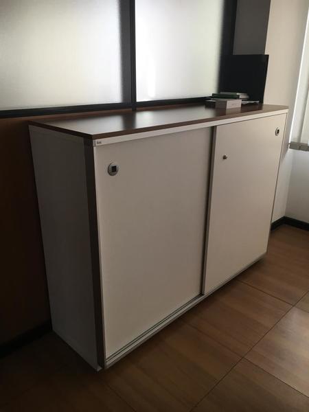 8#4108 Armadietto in metallo e legno in vendita - foto 1