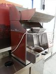 Image 1 - Roasters - Lot 16 (Auction 4128)