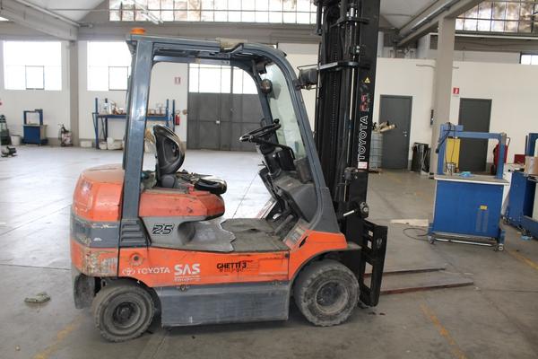 Carrelli elevatori in vendita