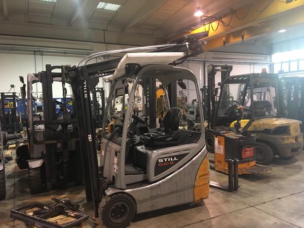 Carrelli elevatori in vendita