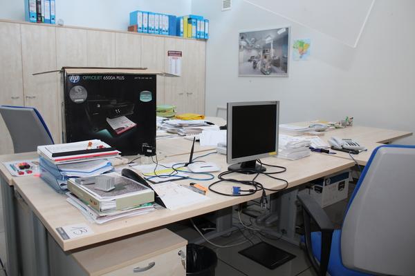 13#4176 Stampante Officejet e arredi da ufficio in vendita - foto 1