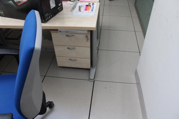 13#4176 Stampante Officejet e arredi da ufficio in vendita - foto 3