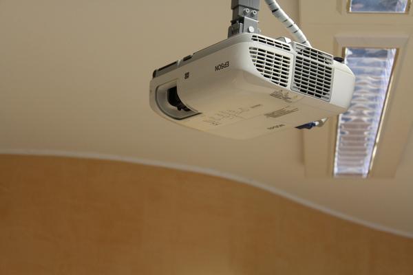 17#4176 Proiettore Epson e videoregistratore Mitsubishi in vendita - foto 14