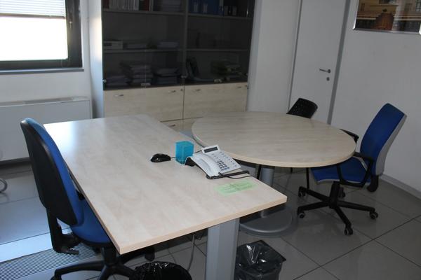 19#4176 Attrezzatura e arredi da ufficio in vendita - foto 1