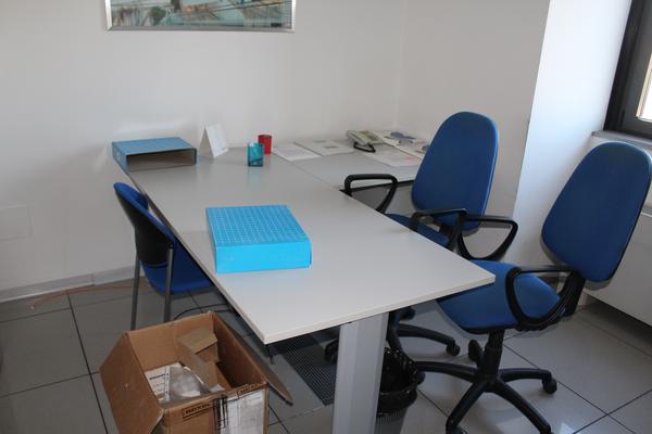 19#4176 Attrezzatura e arredi da ufficio in vendita - foto 3