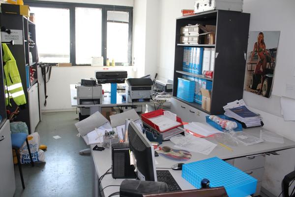 29#4176 Attrezzatura e arredi da ufficio in vendita - foto 1