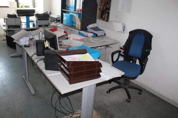 29#4176 Attrezzatura e arredi da ufficio in vendita - foto 2