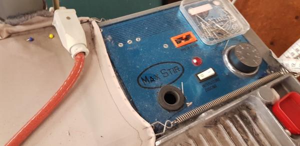 10#4206 Ferro da stiro MaxStir e macchine da cucire Necchi in vendita - foto 2