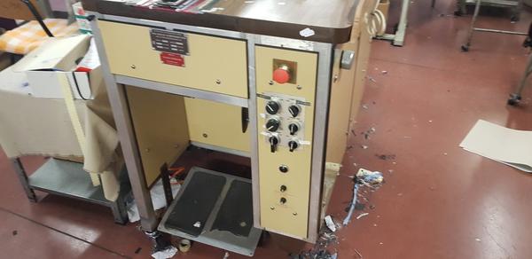 10#4206 Ferro da stiro MaxStir e macchine da cucire Necchi in vendita - foto 4