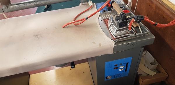 10#4206 Ferro da stiro MaxStir e macchine da cucire Necchi in vendita - foto 9