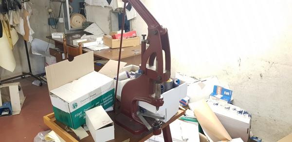 10#4206 Ferro da stiro MaxStir e macchine da cucire Necchi in vendita - foto 15