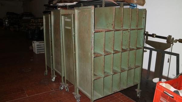 32#4214 Carrelli porta suole e scaffalature in vendita - foto 4