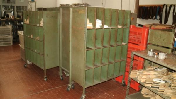 32#4214 Carrelli porta suole e scaffalature in vendita - foto 13