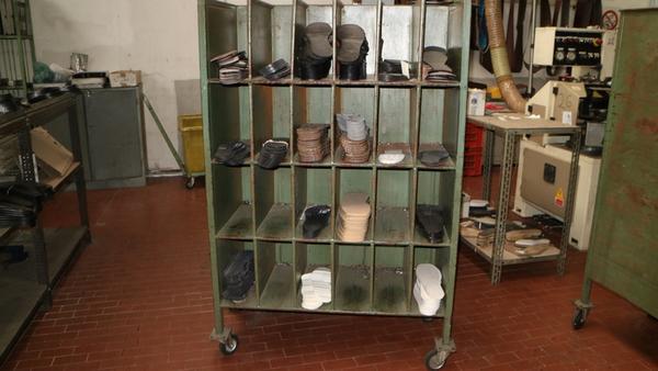 32#4214 Carrelli porta suole e scaffalature in vendita - foto 14
