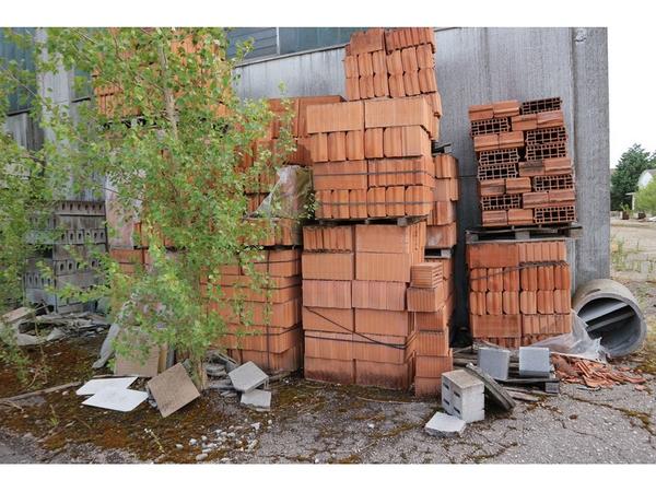 1#4217 Materiali laterizi e mobili e attrezzature da ufficio in vendita - foto 2