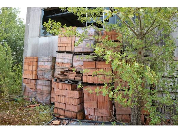 1#4217 Materiali laterizi e mobili e attrezzature da ufficio in vendita - foto 4
