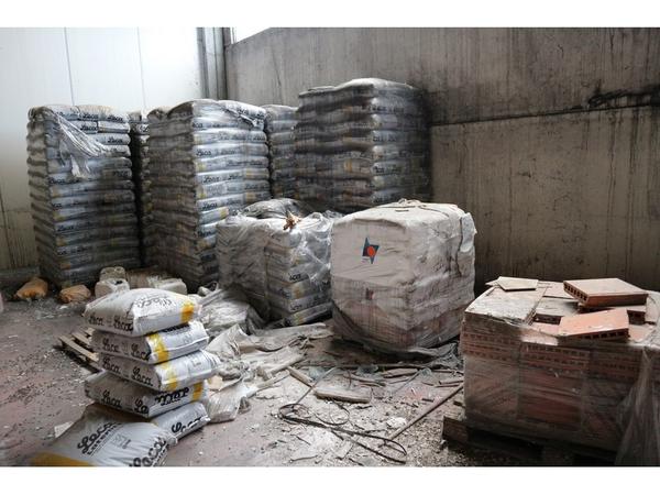 1#4217 Materiali laterizi e mobili e attrezzature da ufficio in vendita - foto 12