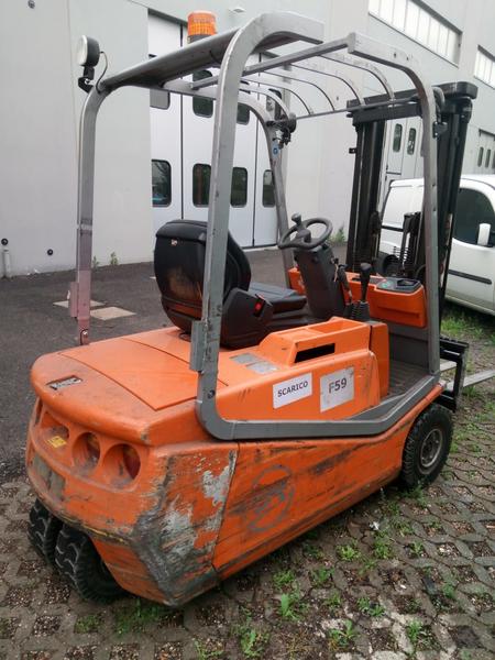 Carrelli elevatori in vendita