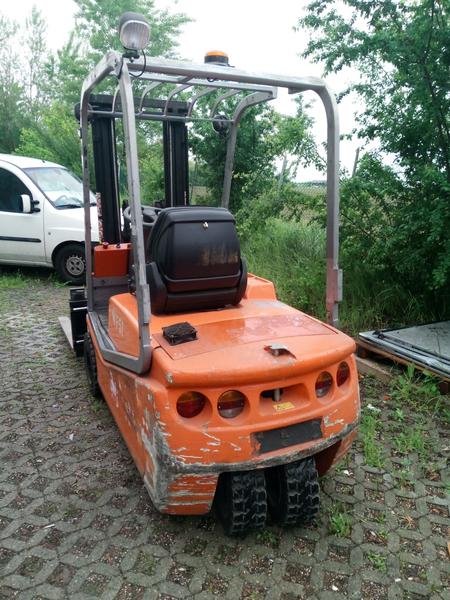 3#4221 Carrello elevatore elettrico Cesab C3E160L in vendita - foto 2