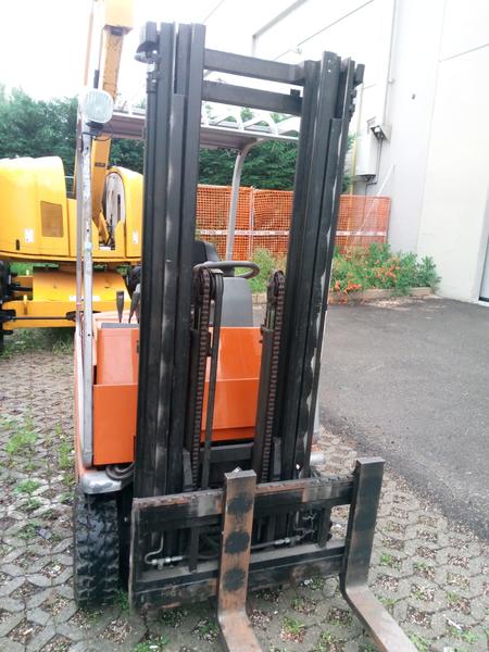 3#4221 Carrello elevatore elettrico Cesab C3E160L in vendita - foto 4