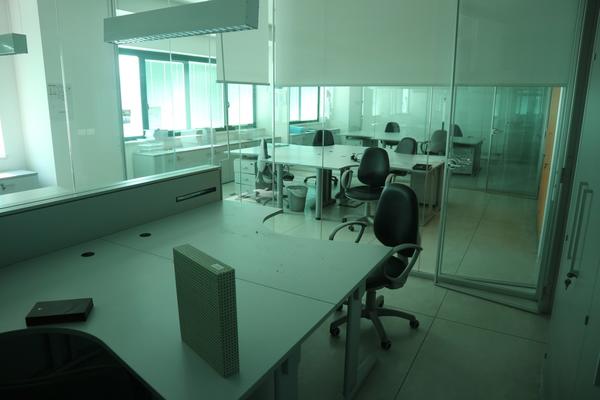3#4235 Arredi e attrezzature per ufficio in vendita - foto 9