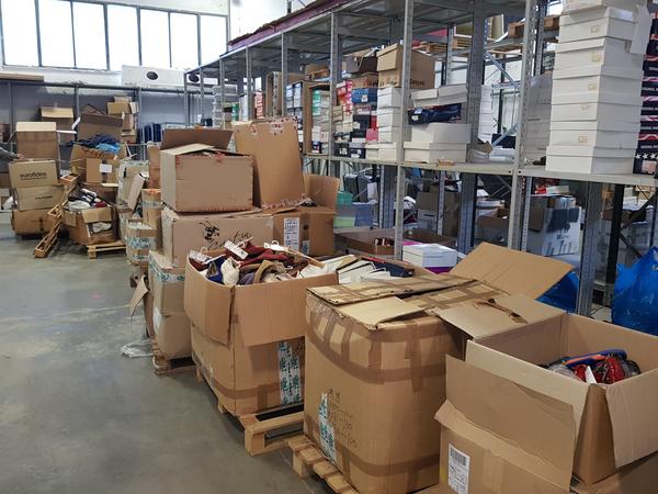 1#4243 Magazzino calzature in vendita - foto 1