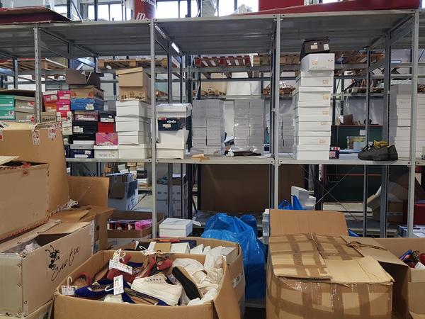 1#4243 Magazzino calzature in vendita - foto 40