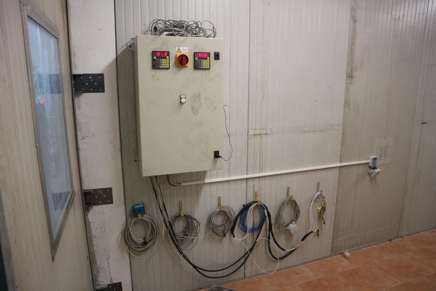 Lot Glue spray booth