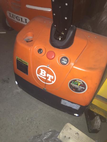12#4245 Transpallet elettrico marca Bt in vendita - foto 5